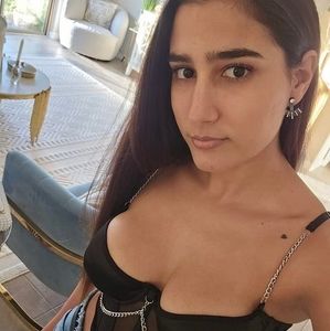 Meet your Posher, Aniuska